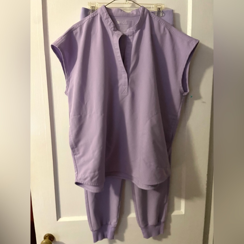 Figs Large Technical Collection Women’s Scrub Set Sz L. Light Purple Top & Pants